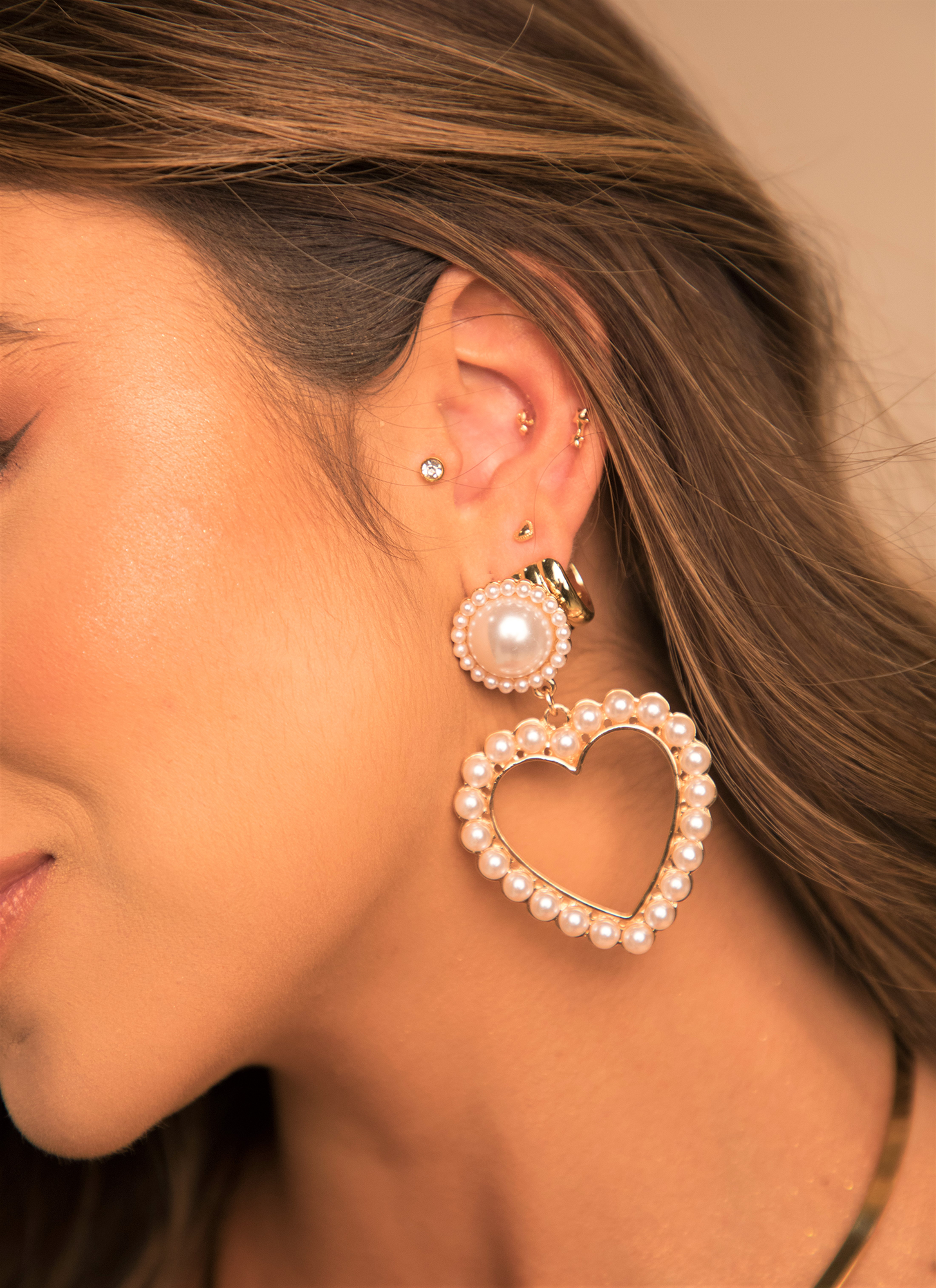ARETES LAURA CORA