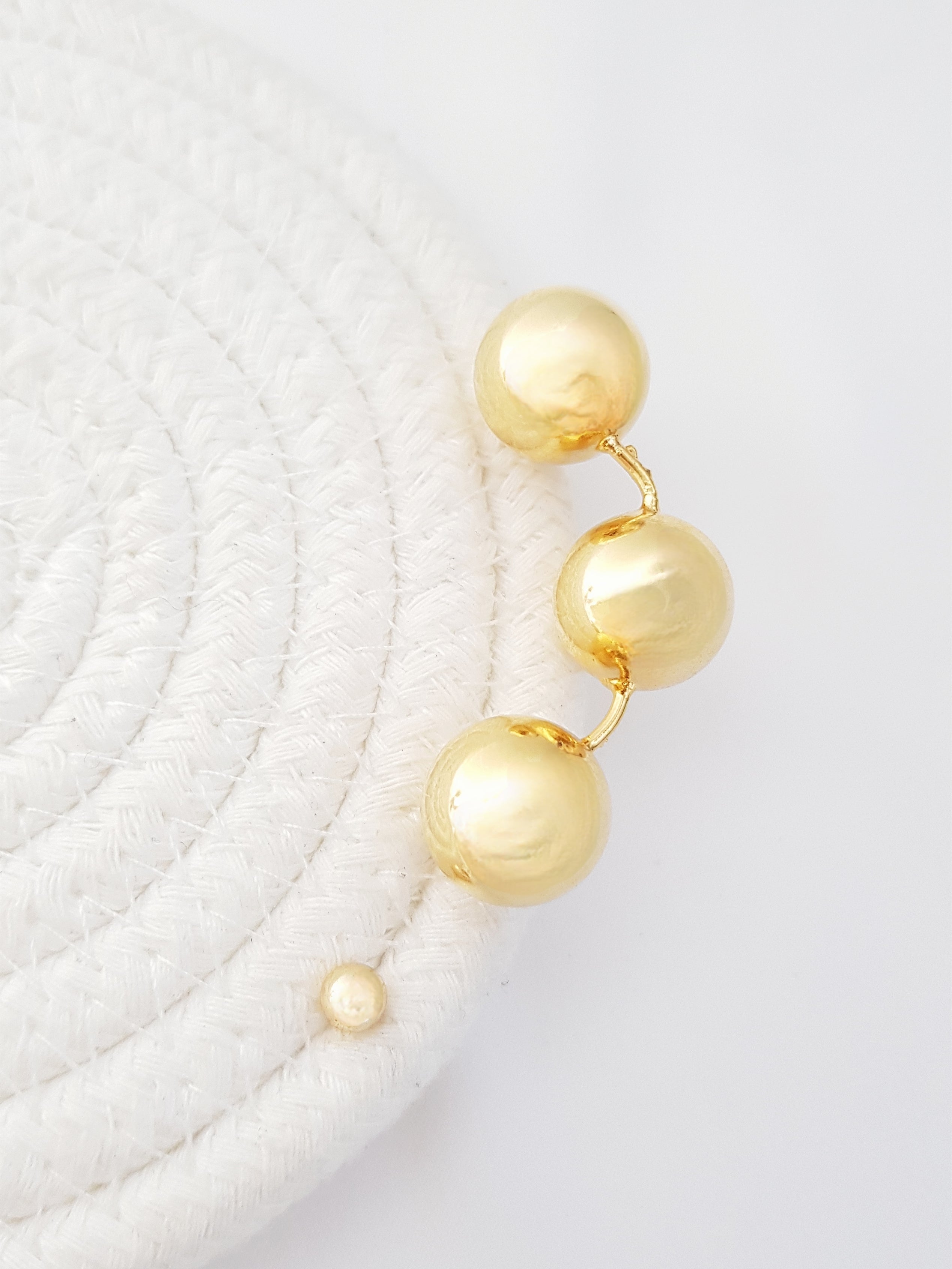 MAXI EARCUFF BOLAS