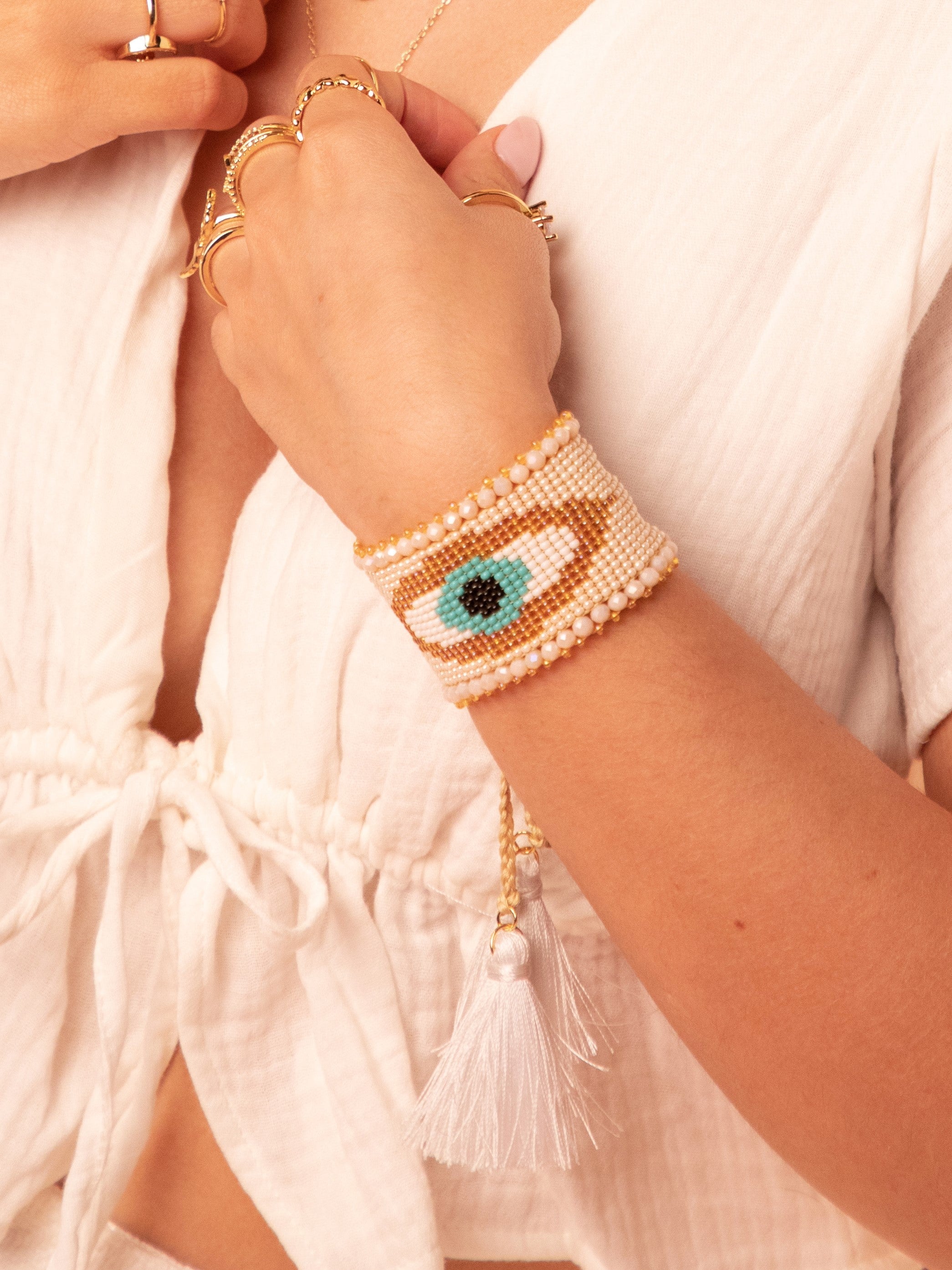 PULSERA TEJIDA OJO