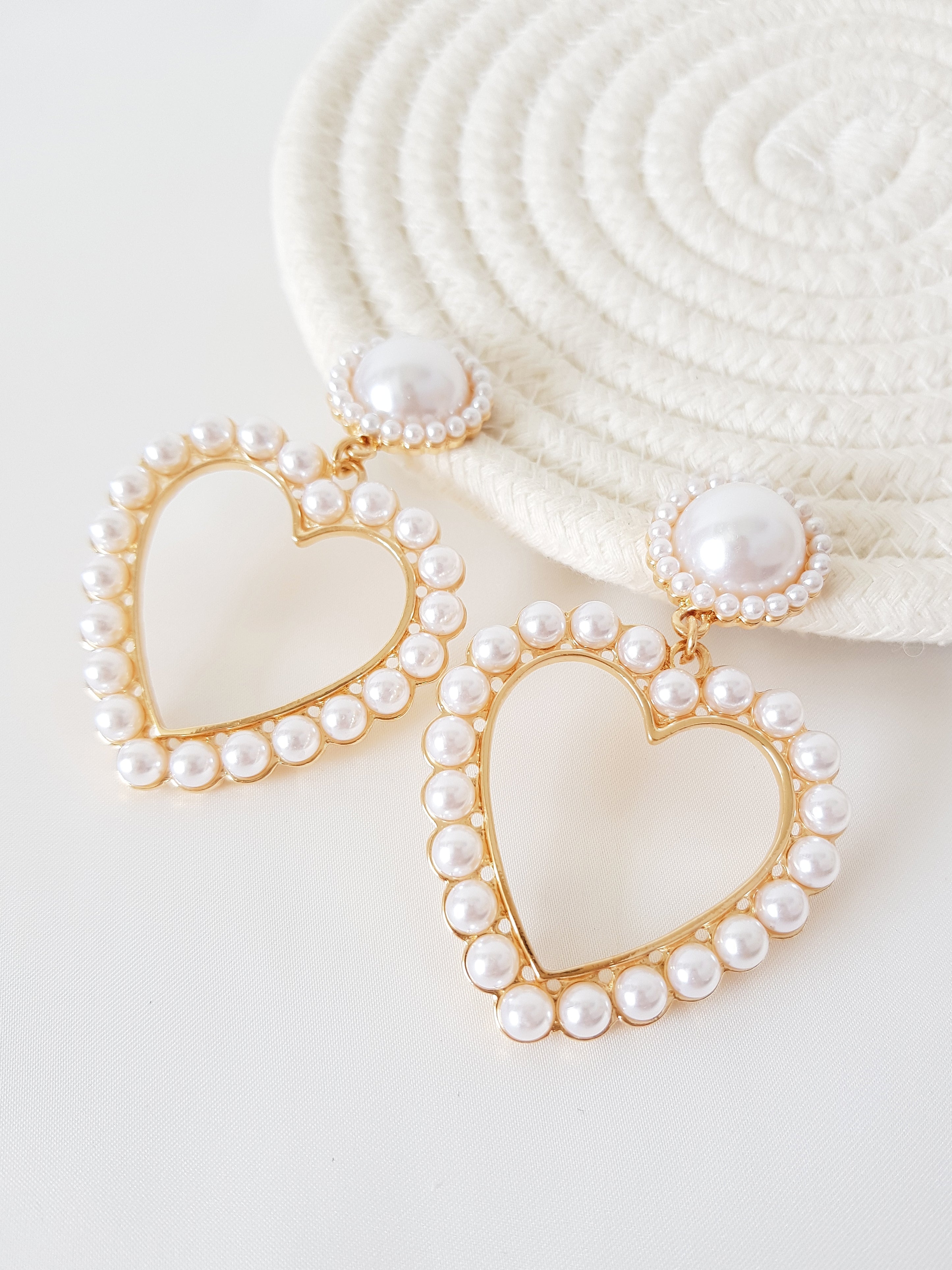 ARETES LAURA CORA